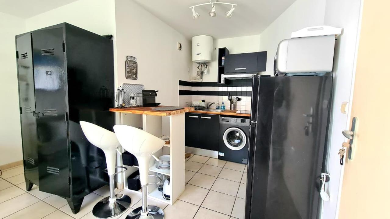 Studio Moderne, Centre-Ville, Au Calme, Parking Prive La Possession Exterior foto